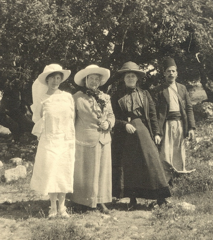 Female missionaries in Palestine